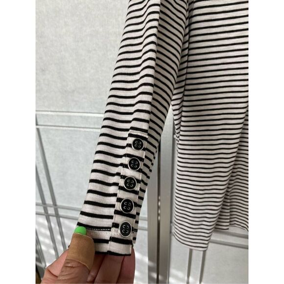 Top  - Picture 3 of 9